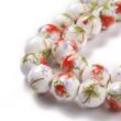 Kép 2/2 - Kerámia gyöngy - 10mm - fehér alapon - piros - zöld levelekkel virágos 