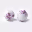 Kép 1/2 - Üveggyöngy – 10mm - nyomtatott – szilva színű virággal – fehér alapon 