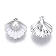 Kép 2/2 - Medál - kagyló gyönggyel, platina, fehér, 16x15x7mm - alumínium műanyag gyöngy utánzattal