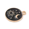 Kép 2/3 - Medál - nap, fekete, lapos kerek charm, 20x16.5x1mm, zománc - ólommentes és kadmiummentes!