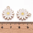Kép 3/3 - Medál - virág, fehér- arany charm, 18x15x2mm, zománc - ólommentes és kadmiummentes!