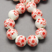 Kerámia gyöngy - 10mm - fehér alapon - piros virágos