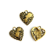 Medál - szív - csipke mintával - antik arany színben 