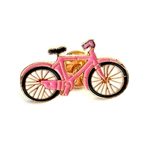 Kitűző - bicikli - rózsaszín - halvány arany pillangó kapoccsal - Nikkelmentes!
