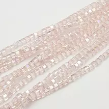 Üveggyöngy - 6x6mm - kocka alakban - áttetsző rózsaszín AB