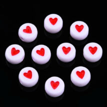Akril gyöngy - lapos kerek szívvel - fehér és piros - 7x3.5mm
