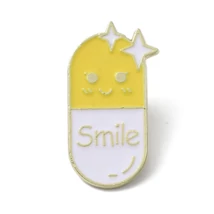 Kitűző - Smile Pill bross, citrom és fehér színben - zománcozott és sárgaréz pillangó kapoccsal
