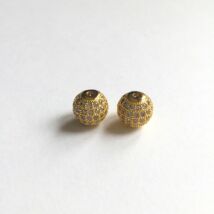 Cirkón kővel díszített - 10mm - gömb alakú köztes gyöngy, arany színű foglalatban 