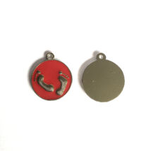 Medál - Babatalp alakú medálion formában - piros és antik ezüst színben