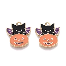 Medál - Halloween - denevér tökkel, 19x17,5x1,5mm, fekete, narancs és arany színben