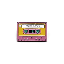 Kitűző - Word Best of The 90's zene kazetta alakú, fekete és színes