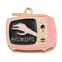 Medál - Halloween - televizió - coming felirattal, 23x26x1mm, színes és arany színben