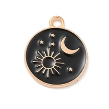 Medál - nap, fekete, lapos kerek charm, 20x16.5x1mm, zománc - ólommentes és kadmiummentes!