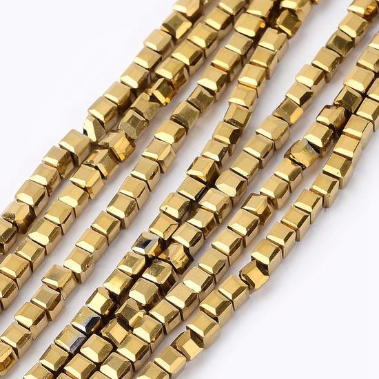 Üveggyöngy - 3x3mm - kocka alakban – arany színben