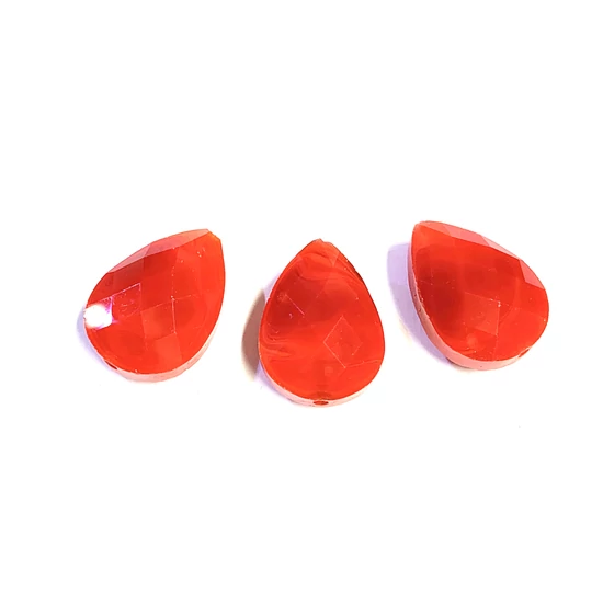 Üveggyöngy - 18x13x8mm - piros- csiszolt lapos csepp