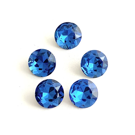 Kristály - 8mm - kerek - kaboson - sapphire