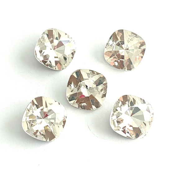 Kristály - 16x16mm - négyzet - kaboson - kristály színben