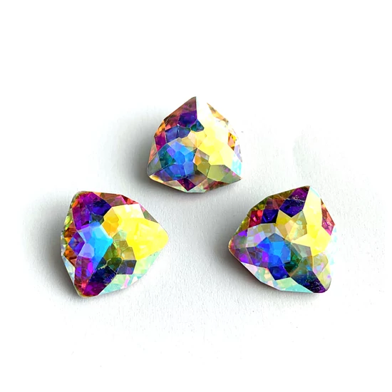 Kristály - 17x17mm - háromszög cabochon - Crystal AB
