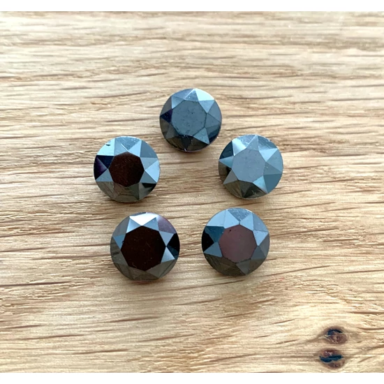 Kristály - 10mm - kerek - kaboson -Jet Metallic Silver