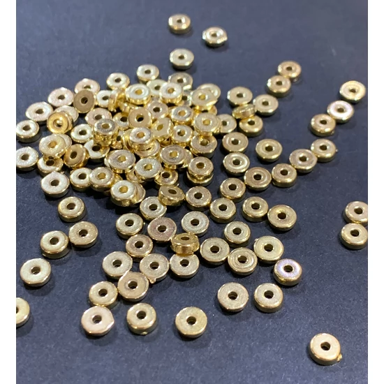 Köztes gyöngy – 5x1,5mm - Lapos fánk alakú - műanyag - arany színben