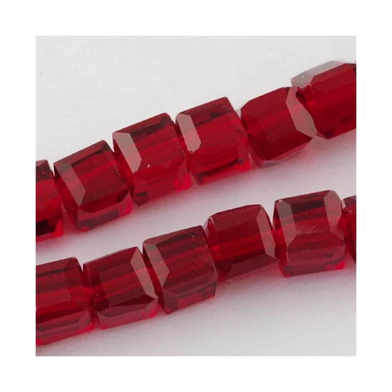 Üveggyöngy - 6x6mm - kocka alakban - áttetsző piros