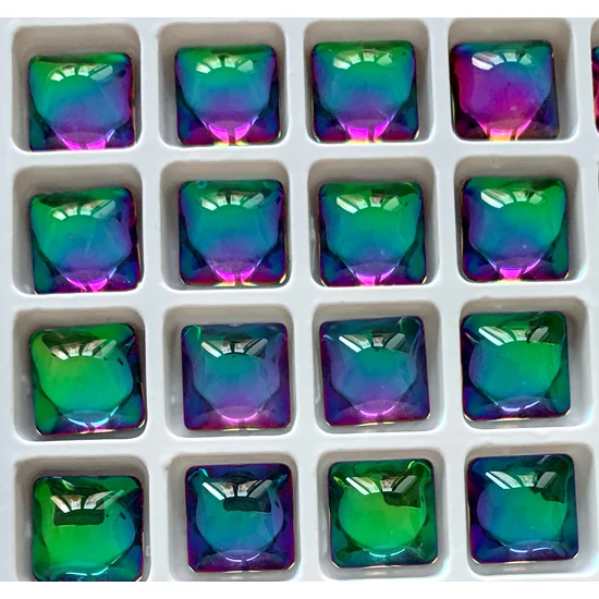 Kristály - 10x10mm - kaboson - négyzet alakú - lapos hátlap - vitrial medium