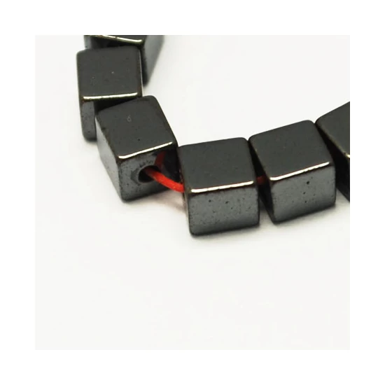 Ásványgyöngy- szintetikus hematit - 8x8mm - kocka alakban