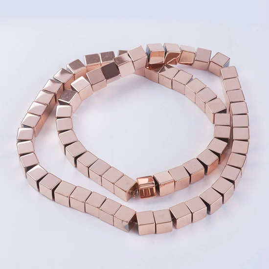Ásványgyöngy- szintetikus hematit - rózsaarany színben - 6x6mm - kocka alakban