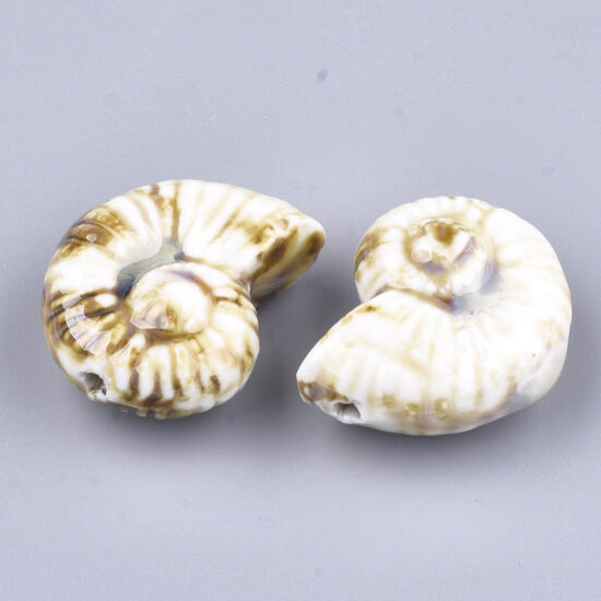 Porcelán gyöngy – kézzel készített - díszes antik - tengeri csiga – antik krém színben