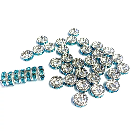 Köztes – rondella – 8mm – halványkék strasszal – ezüst színben 