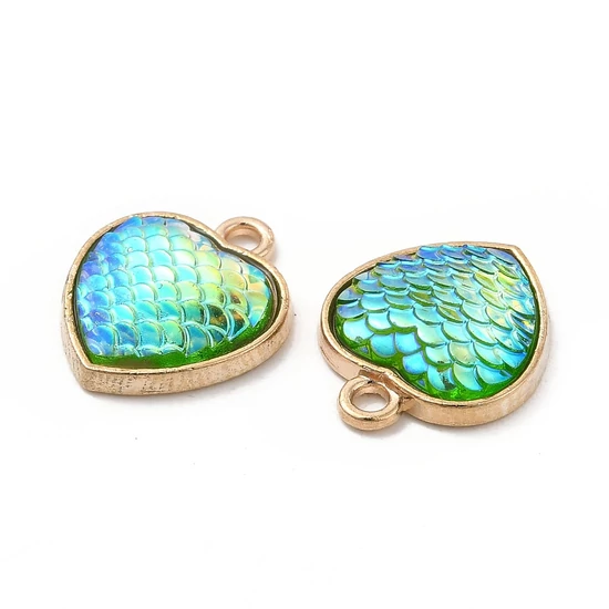 Medál - AB színű, szív charmok pikkelyes mintával, arany, tavaszi zöld színben, 16.6x14x3.5mm