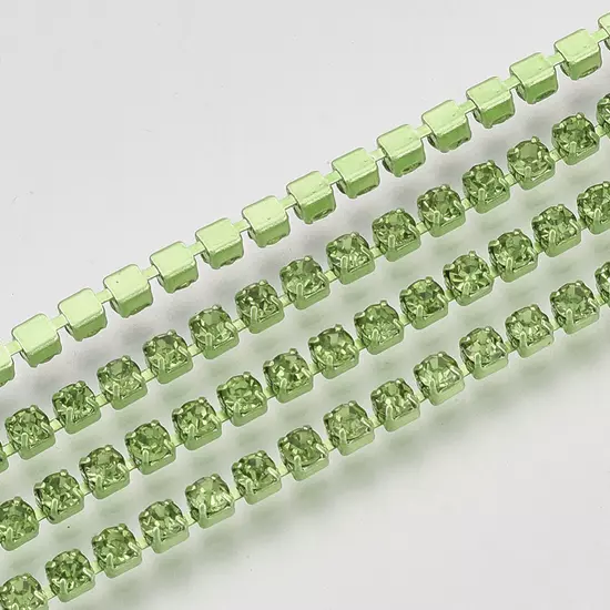 Lánc - strasszos - 2,1mm - peridot zöld színben 