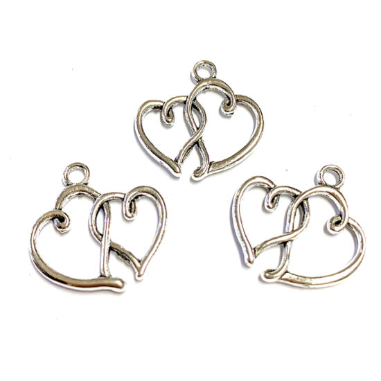 Medál - dupla szív alakú - antik ezüst színben