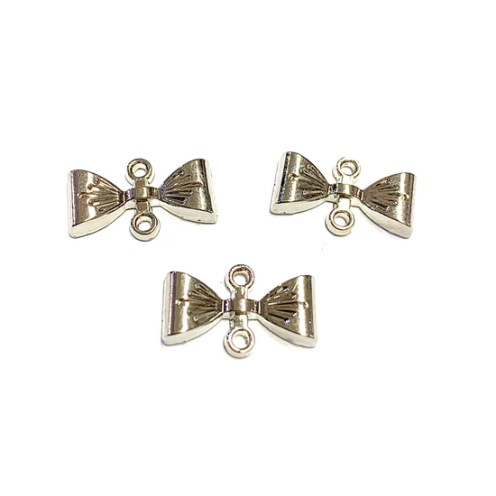 Medál - masni - 10,5x17x3mm - platina ezüst színben 
