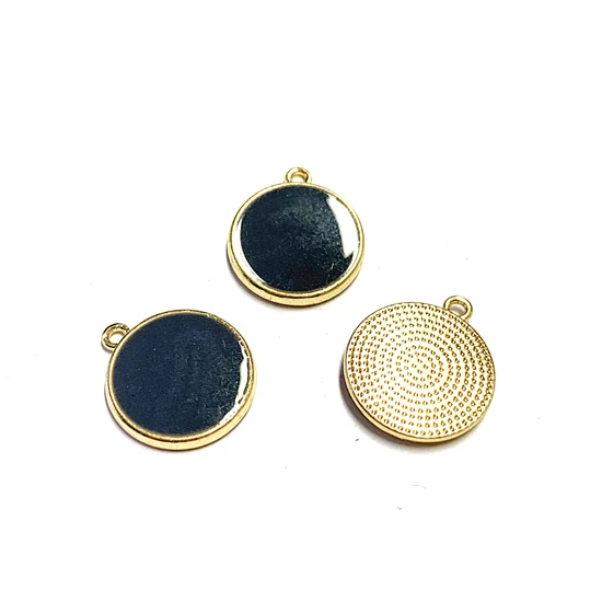 Medál – szürke, zománcos, lapos kerek, világos arany színben 17x15x3.5mm 