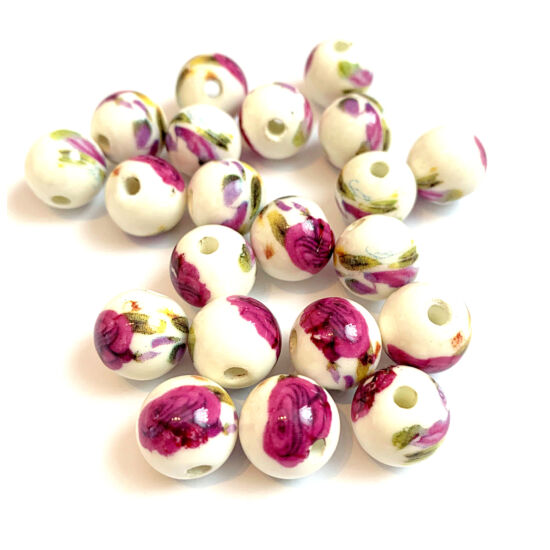 Kerámia gyöngy - 12mm - fehér alapon Violáspiros virágmintás, gömb alakú 