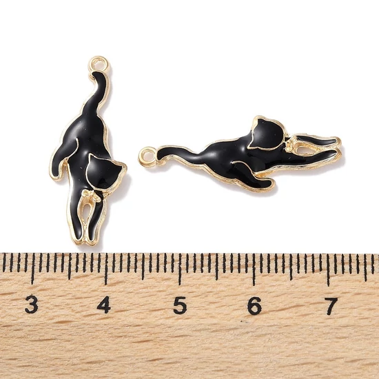 Medál - macska, zománc fekete- arany Charm, 28x11x2.5mm