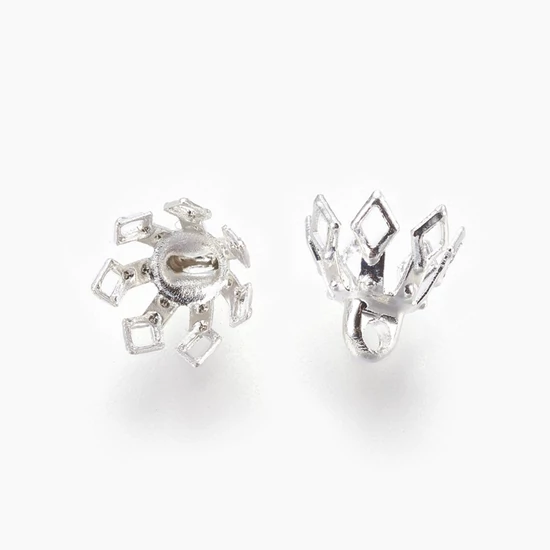 Gyöngysapka - sárgaréz -  szirmú virág - ezüst színű bevonattal -  8x8 mm