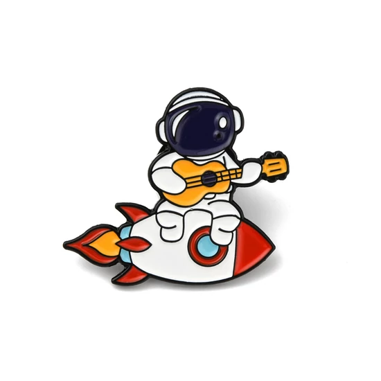 Kitűző, Űrhajós gitározó, űrhajón