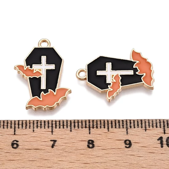 Medál - Halloweeni koporsó, fehér kereszt díszítéssel és narancs denevérrel és arany 21,5x16x1,5mm