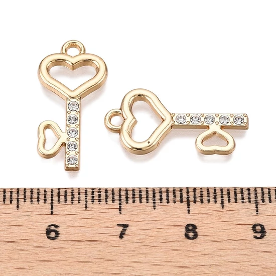 Medál - Kulcs, szív - strasszkővel, arany színben 21.5x10.5x1.5mm