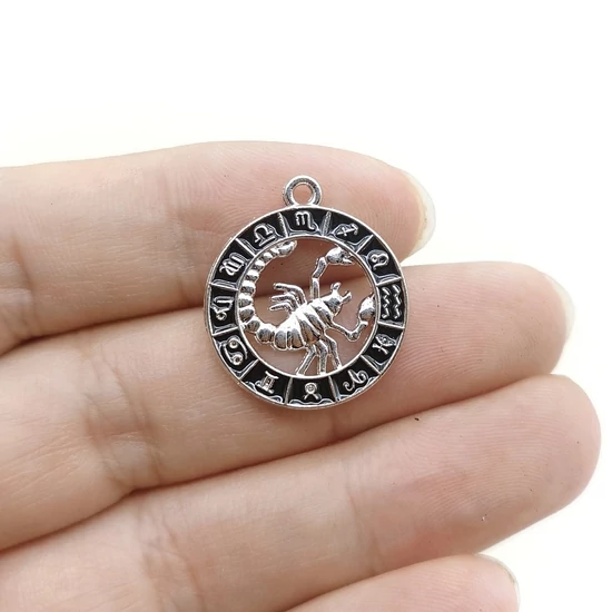 Medál - horoszkóp - skorpió - 24x21mm - platina ezüst színben