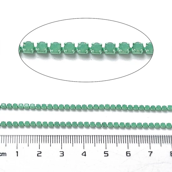 Lánc, strasszos - peridot színben, 2x2~2.5x2mm (50cm)